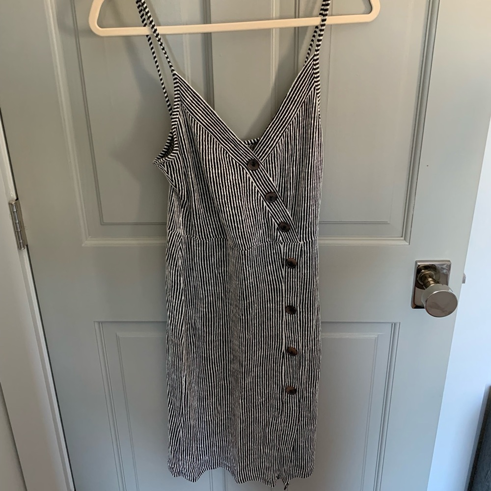 Spaghetti strap stretchy dress small buttons